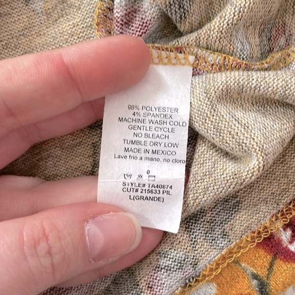 L/S cropped floral tee, Soft hacci like material, size L - Picture 2 of 4